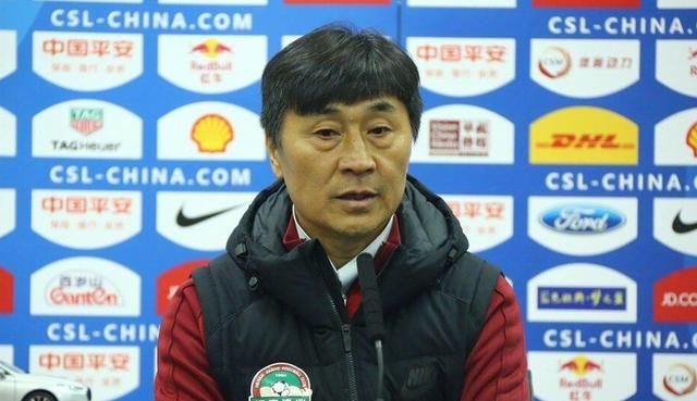 该建筑以南北走向的走廊为界，分为东、西两翼：西侧中央为关押男性的7栋特设监狱，东侧则为原本关押女性的8栋。
