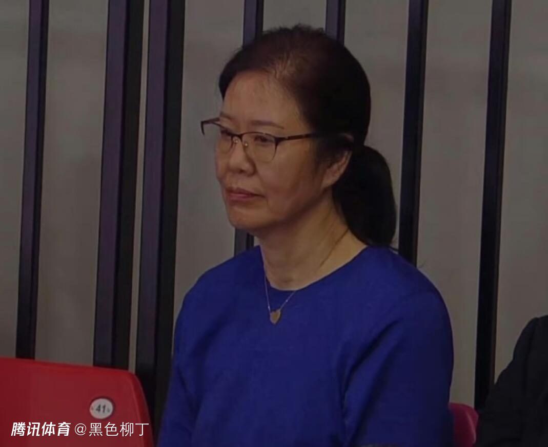而两人为了争取女儿的监护权，于8月5日双双到家事法庭。