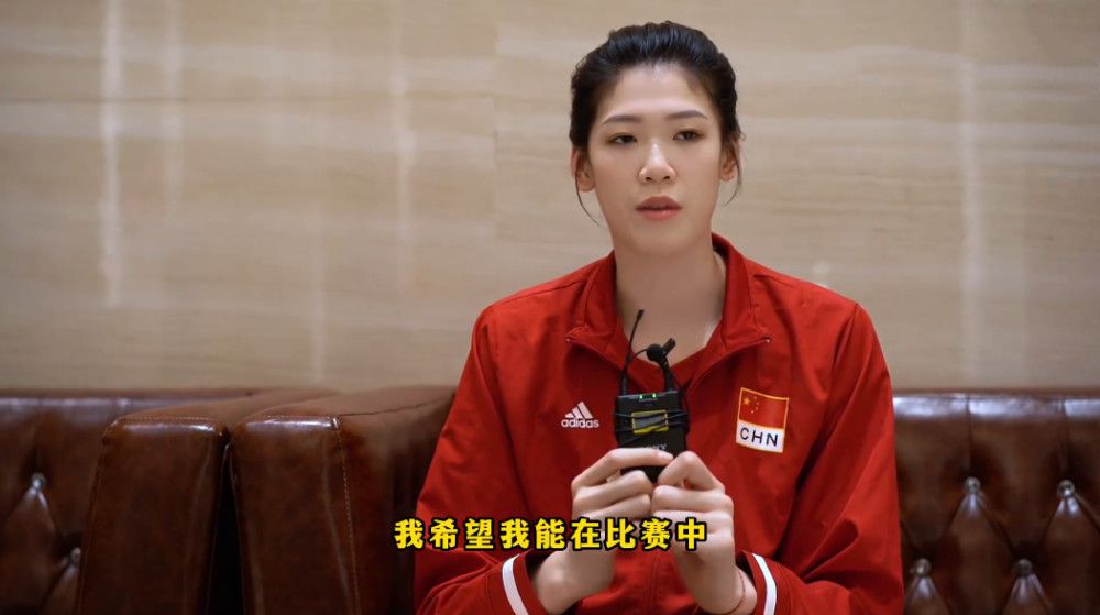 昨天，冯德伦也撰文写道拍摄过程中种种不易，并曾为电影焦虑到“一夜白头”，由于原定男主无法参与拍摄，也感谢刘德华的临危救场。