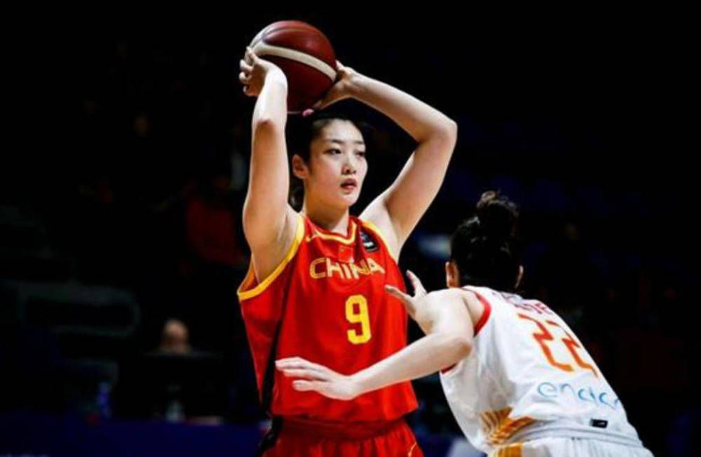 杨子则将这种态度融入了《捕风追影》中，有了更当下的创作表达。
