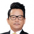 二人公布恋情以来一直非常低调，这次拍摄杂志大片，高颜值的两人同时出现颇为养眼，不禁让网友大呼般配。