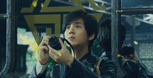 封面还 SNH48助阵《攻壳机动队》 黄经汉分享拍摄体验 2017-04-07 4月6日，《攻壳机动队》在京举办电影主题展，当天不仅有专业的Coser走秀表演，影迷们还可以在展区看到电影中的原版道具、服装及衍生手办等，活动现场未来感十足。