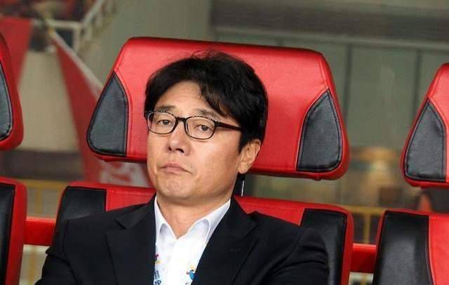 网友指出郑恺座椅后面摆放着一个印有宝宝小脚丫的相框，里面清晰地写着“one month”英文字母，标注的日期是23年7月2日，最 郑恺夫妇现身妇产医院 苗苗孕态明显获老公照顾 2020-06-03 6月2日，有媒体拍到刚刚宣布结婚不久的郑恺和苗苗现身妇产医院。
