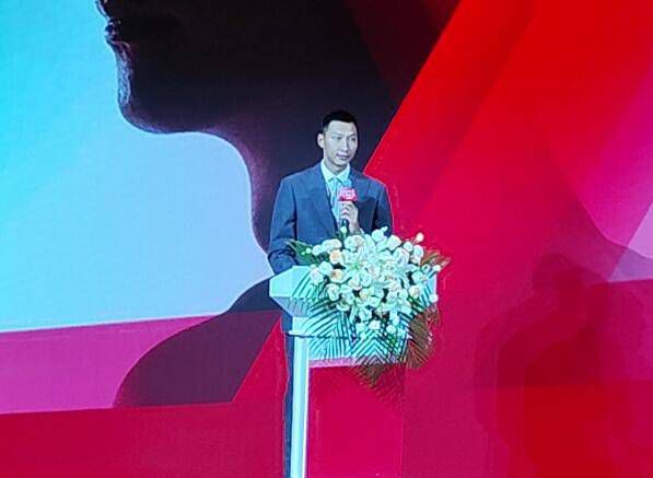 当地时间11月30日，该剧主演本尼迪克特·康伯巴奇出现在洛杉矶国际机场，他带着大包小包的 《巴比伦》再添演员 克洛伊·菲内曼等人加盟 2021-08-03 年轻演员克洛伊·菲内曼，又有新作计划曝光。