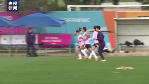 表现力何如 2019-09-25 在昨日（9月24日）宣传预告中油头发型引发热议后，25日肖战登《时尚芭莎》十月刊别册大片终于发布。