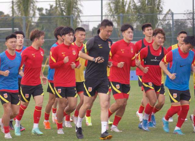 《长津湖》单日票房1721万，与前日持平，持续保持日榜领先地位。